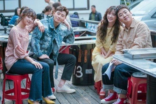 Poster Fight for My Way menampilkan Park Seo-joon dan Kim Ji-won
