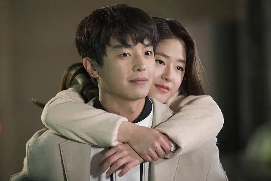 Poster Introverted Boss menampilkan Yeon Woo-jin dan Park Hye-soo