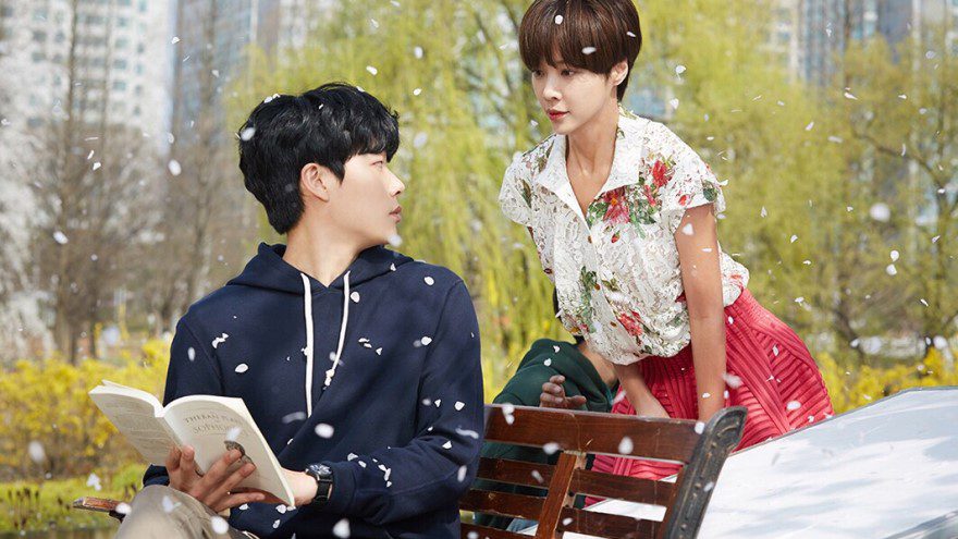 Poster Lucky Romance menampilkan Hwang Jung-eum dan Ryu Jun-yeol