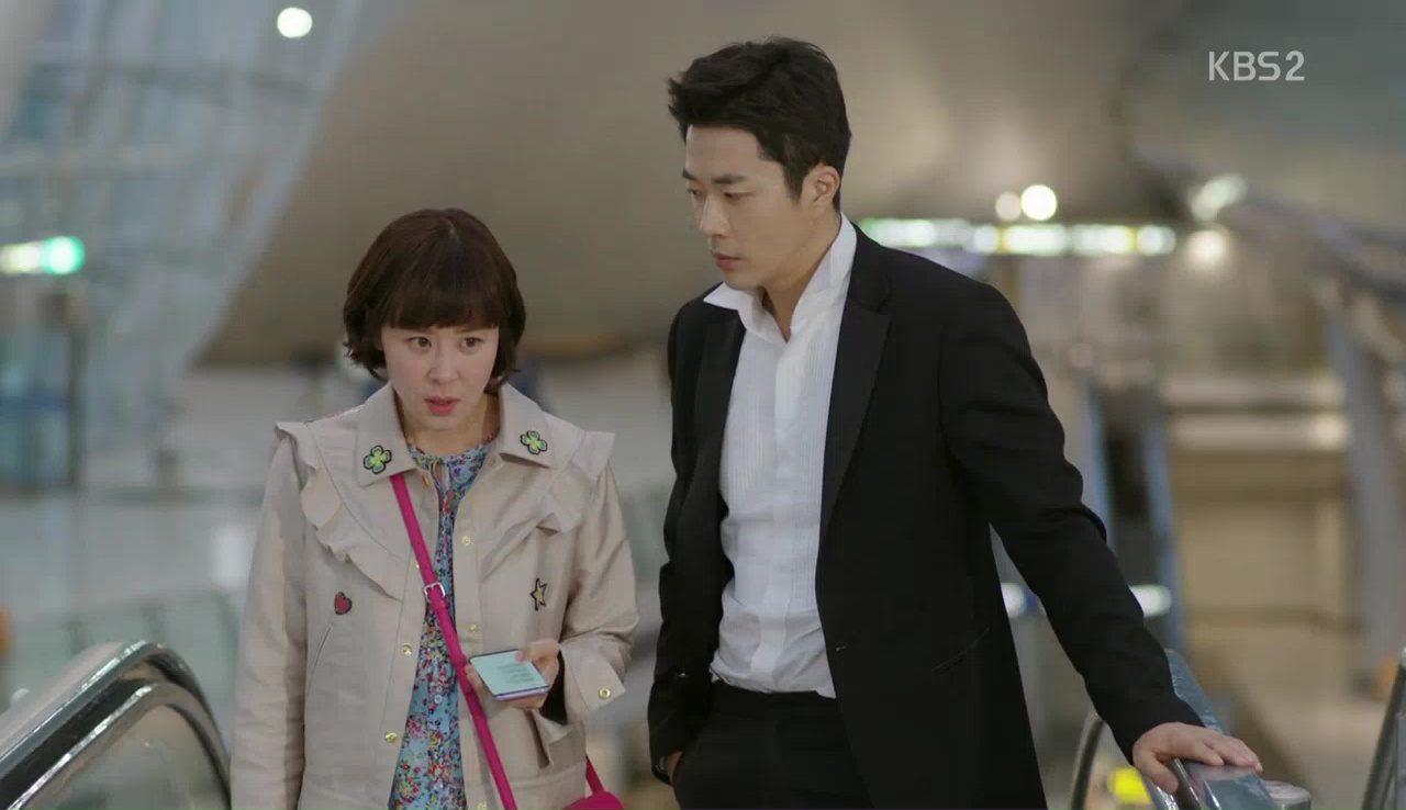 Poster Mystery Queen menampilkan Choi Kang-hee dan Kwon Sang-woo