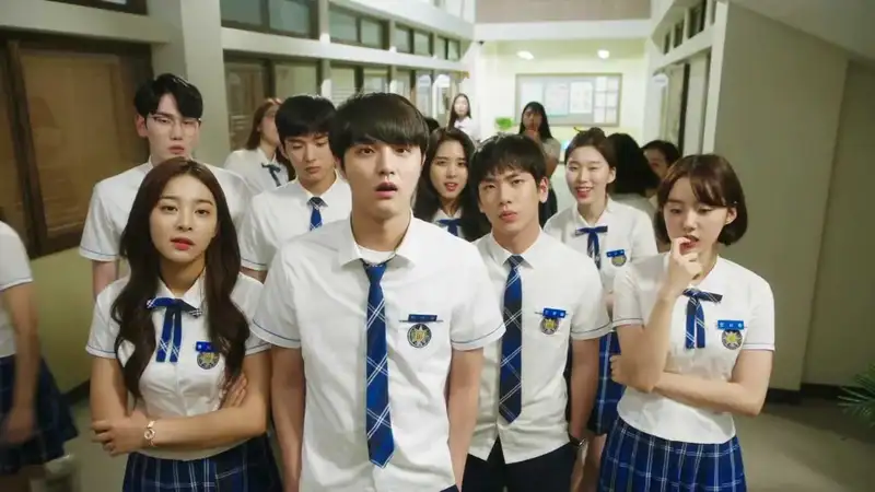 Poster School 2017 menampilkan Kim Jung-hyun, Kim Se-jeong, dan Jang Dong-yoon