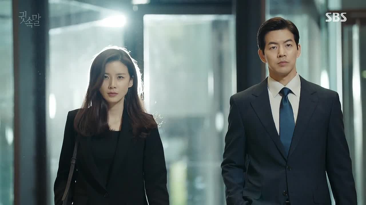 Poster Whisper menampilkan Lee Bo-young dan Lee Sang-yoon