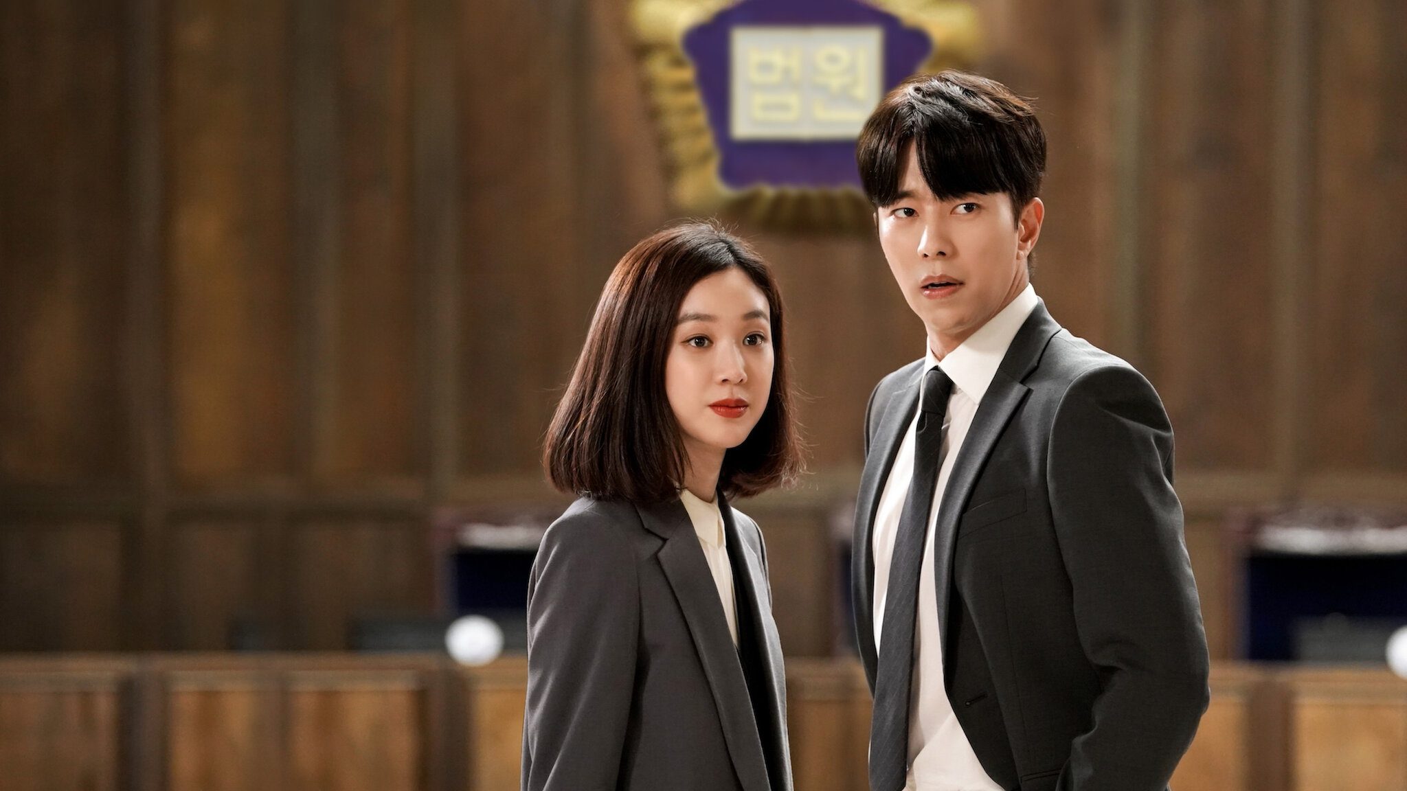 Poster Witch's Court menampilkan Jung Ryeo-won dan Yoon Hyun-min